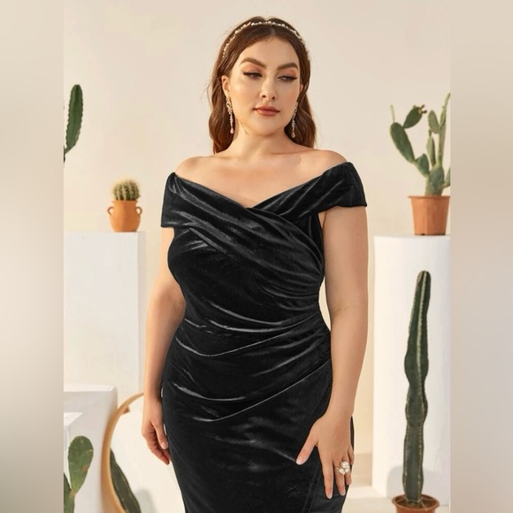 Velvet Evening Dress - Picture 5 of 5